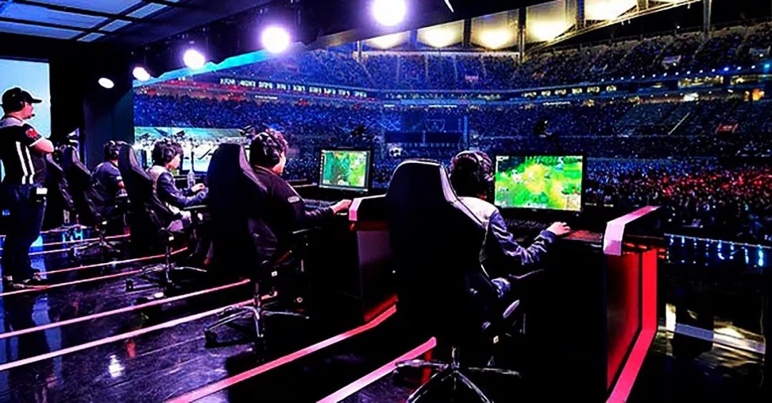 己的年轻球 己的年轻球